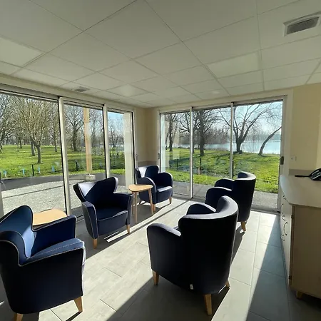 Apart-hotel Relais Les Rives Du Coulonges-sur-Sarthe