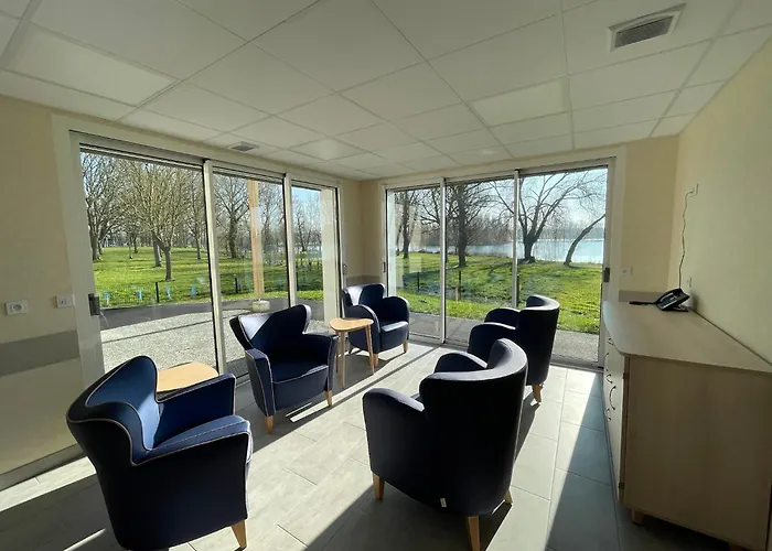 Apart-hotel Relais Les Rives Du Coulonges-sur-Sarthe